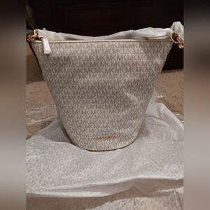 Michael Kors Cream Bucket Bag